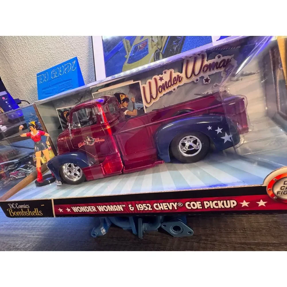 Metals Diecast 1/24 DC Bombshells Wonder Woman 1952 Chevy COE Pickup